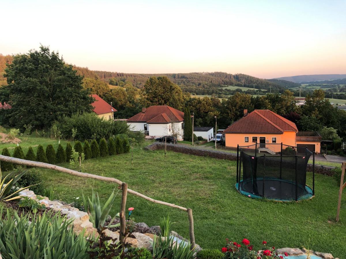 Haus Am Wald Lägenhet Wasungen Exteriör bild